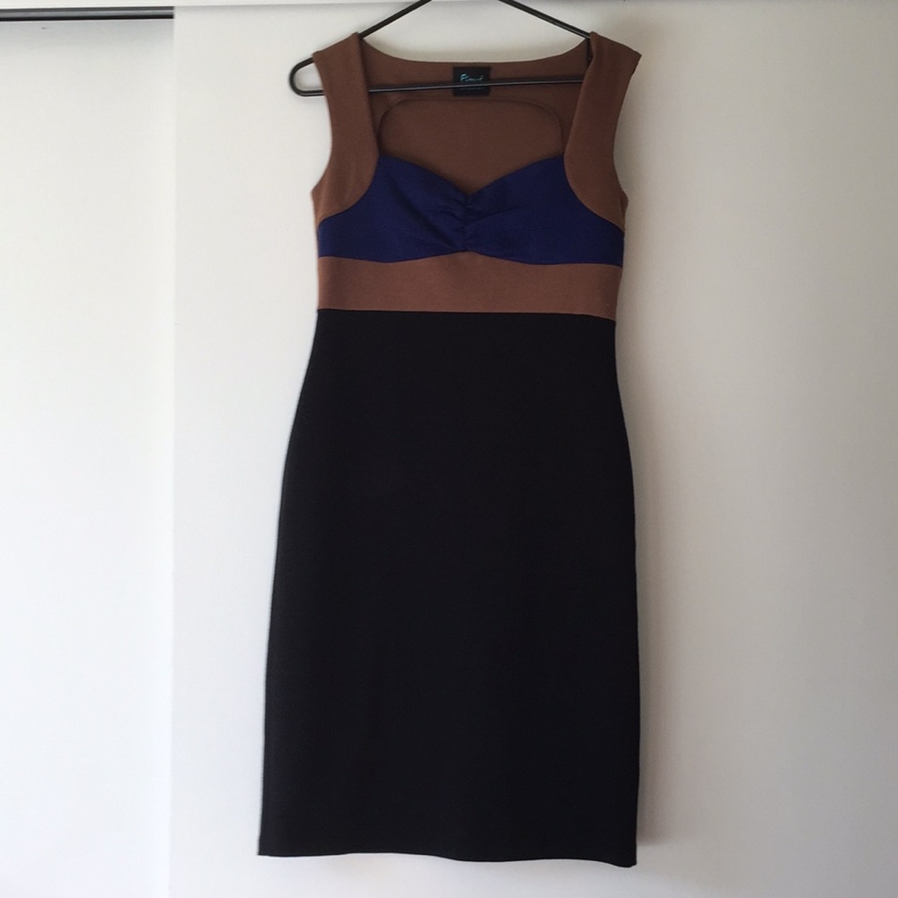 Firuzè dress. Brown and blue on top, black below.
